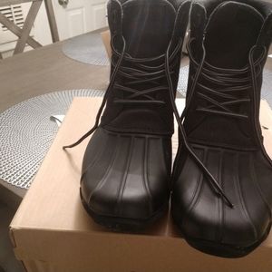 Men boots size 9.5